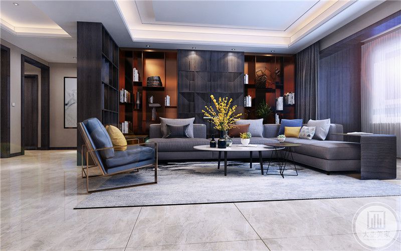 客厅沙发墙做黑檀木收纳柜，沙发采用浅灰色布艺沙发，搭配白色茶几，地面铺贴白色瓷砖，搭配灰蓝色地毯。