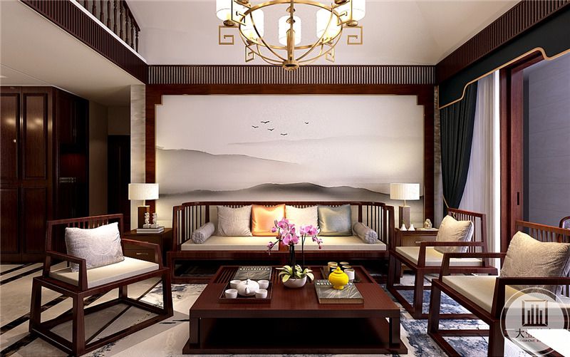 客厅背景墙采用中式水墨风格壁纸装饰，沙发和茶几都采用红木材料做成，沙发两侧各有一个红木小橱柜。