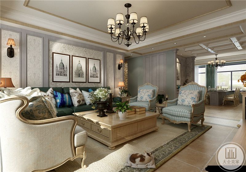 客厅空间敞亮，小碎花的沙发墙上是一组装饰画，主沙发是优雅的墨绿色 ，浅木色的茶几上是精致的插花和书籍，清新文艺感十足。