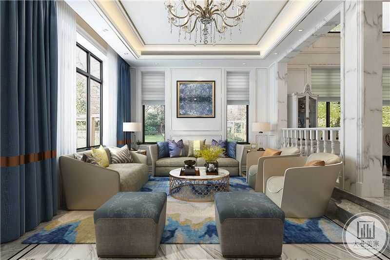 客厅是纯白色与烟灰蓝为主色调，色调层次分明，烟蓝色的窗帘优雅从容，中间圆形的镂空茶几周围是一圈舒适的沙发