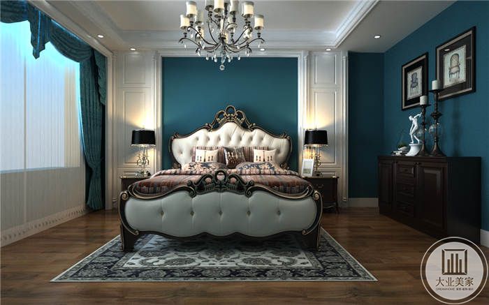 另一个卧室是欧式风格的贵族床，北京市蓝色