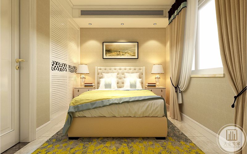 次卧主体依然是暖色的欧式风格，地毯则运用了明黄色做提升