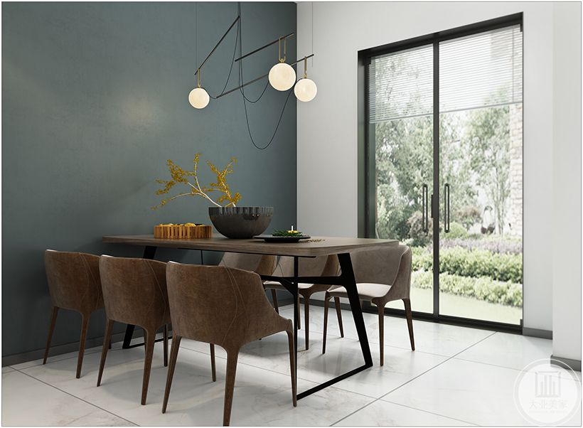 餐厅 桌椅采用相对厚重的配色，突出人的存在感，透明玻璃营造与自然的面对面对白
