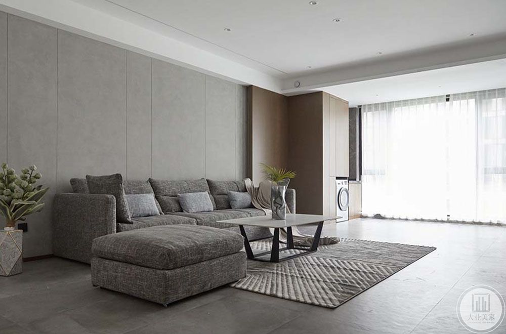 客厅以灰色色系为基调，显示出整体的现代简约感